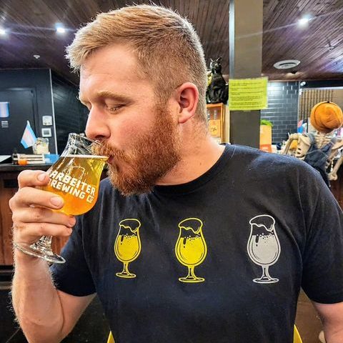 https://www.mncraftbrew.org/wp-content/uploads/2023/10/GrayBeer_jus_tastin-e1697576870699.jpg